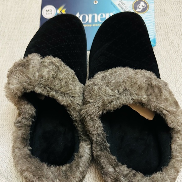ISOTONER WOMEN’S SABRINE HOODBACK SLIPPERS - Picture 5 of 10